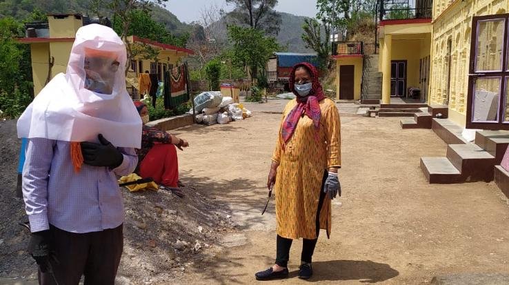 दाड़लाघाट के अंतर्गत छटेरा तथा ककेड़ गांव को  किया गया सेनेटाइज़