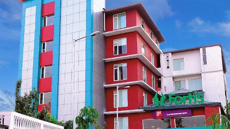फोर्टिस अस्पताल कांगड़ा में कोविड मरीजों का अलग बिल्डिंग में चल रहा इलाज