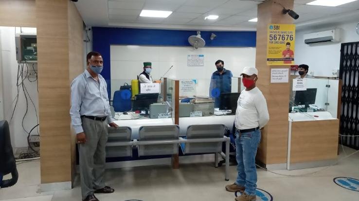 दाड़लाघाट : बढ़ते कोविड 19 संक्रमण  के चलते सार्वजनिक स्थलों को  किया गया सैनिटाइज