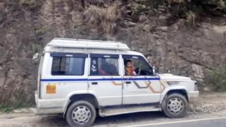 CORONA-POSSITIVE-WOMEN-FORCED-TO-LIVE-IN-TAXI