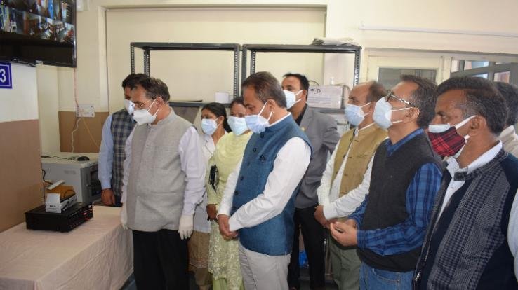 कोविड-19 के रोगियों को तनाव मुक्त वातावरण के लिए दीन दयाल उपाध्याय समर्पित कोविड अस्पताल में लगाया गया म्युजिक सिस्टम 