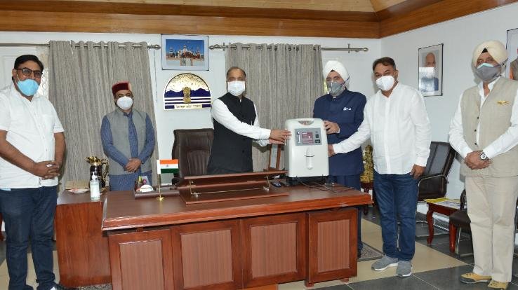 मुख्यमंत्री को संत निरंकारी मंडल ने 50 ऑक्सीजन कंसन्ट्रेटर भेंट किए