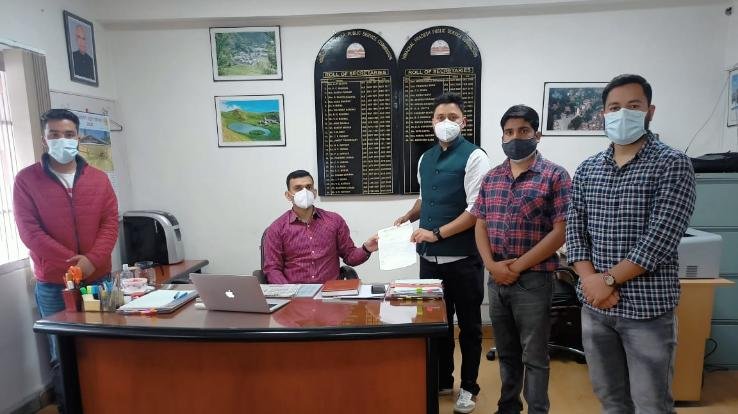  विद्यार्थी परिषद प्रतिनिधिमंडल ने परीक्षा संबंधी मांगों को लेकर सौंपा ज्ञापन