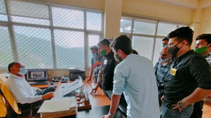 shimla: ABVP siege UIIT director over student demands