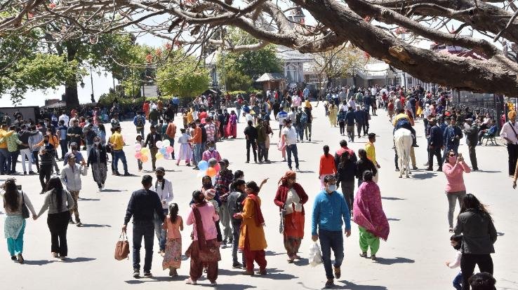 A high influx of tourist seen in Shimla, more than 8000 vehicles entered the city june 20 