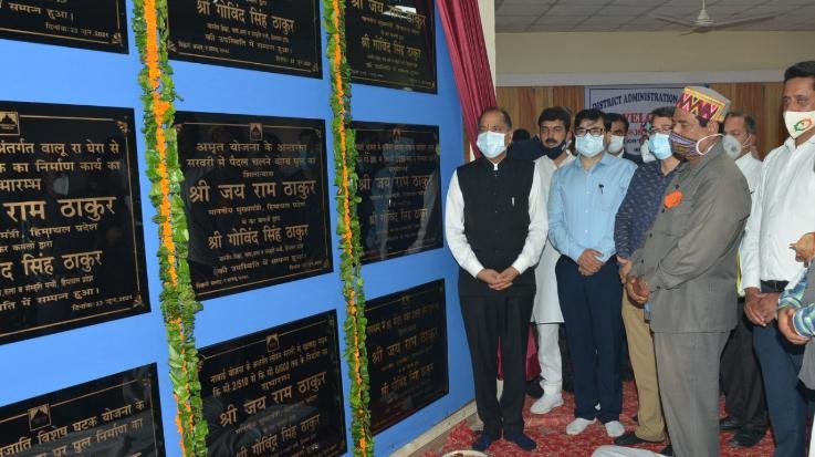 कुल्लु : मुख्यमंत्री ने जिले में किए 64 करोड़ की परियोजनाओं के लोकार्पण व शिलान्यास