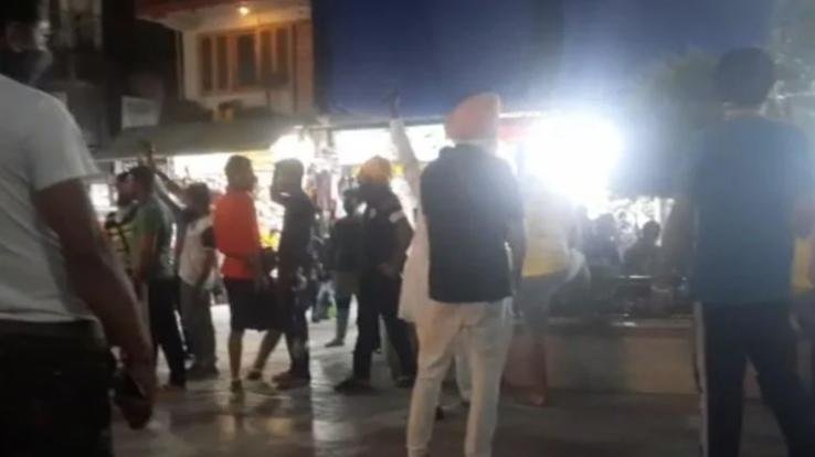 Tourists raised slogans in support of farmers' movement on Manali Mall Road