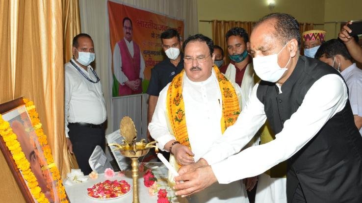 जगत प्रकाश नड्डा और जय राम ठाकुर ने डाॅ. श्यामा प्रसाद मुखर्जी को दी श्रद्धांजलि