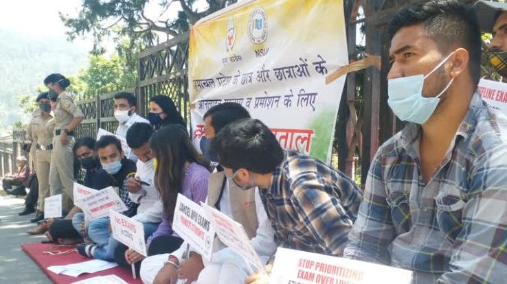 शिमला : छात्र छात्राओं के संघर्ष की हुई जीत - यदोपती ठाकुर