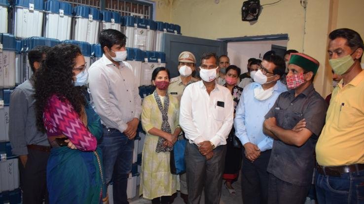 सोलन : ईवीएम एवं वीवीपैट मशीन भण्डारण कक्ष का त्रैमासिक आंतरिक निरीक्षण