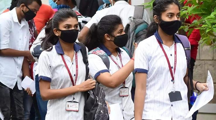  हिमाचल प्रदेश में 10वीं-12वीं कक्षा के लिए अगस्त से खुल सकते है स्कूल