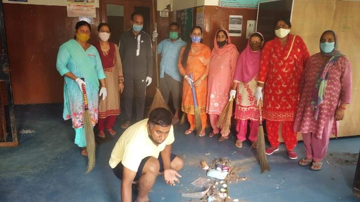 कुनिहार : सिविल अस्पताल में सफाई व्यवस्था के लिए हाटकोट पंचायत आई आगे