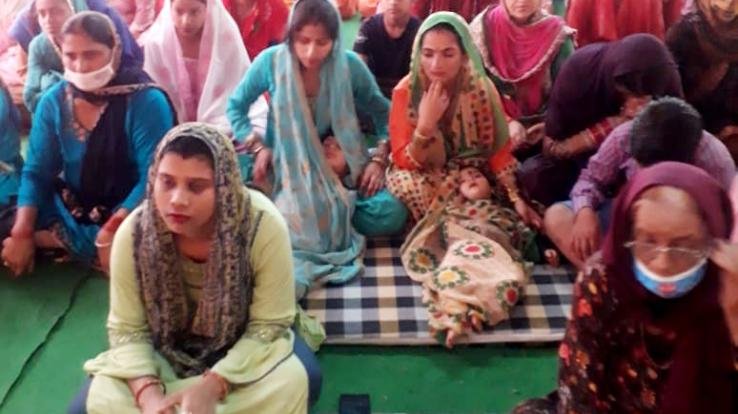 कुनिहार : पट्टाबरावरी में किया गया श्रीमद भागवत कथा का आयोजन