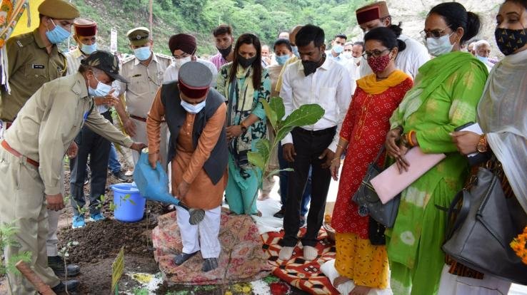 कसौली : डॉ. सैजल द्वारा युवा पीढ़ी से पर्यावरण संरक्षण के लिए समर्पित होकर कार्य करने का आग्रह
