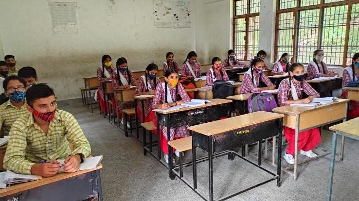 जसवां-परागपुर : डाडा सीबा में स्कूल खुलने पर छात्रों में दिखा उत्साह