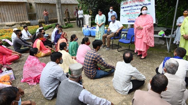नौणी : व्यावसायिक पुष्प उत्पादन पर प्रशिक्षण शिविर