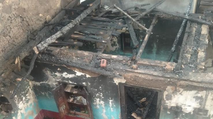 दाड़लाघाट : चमाकडी में 2 मंजिला मकान जल कर राख