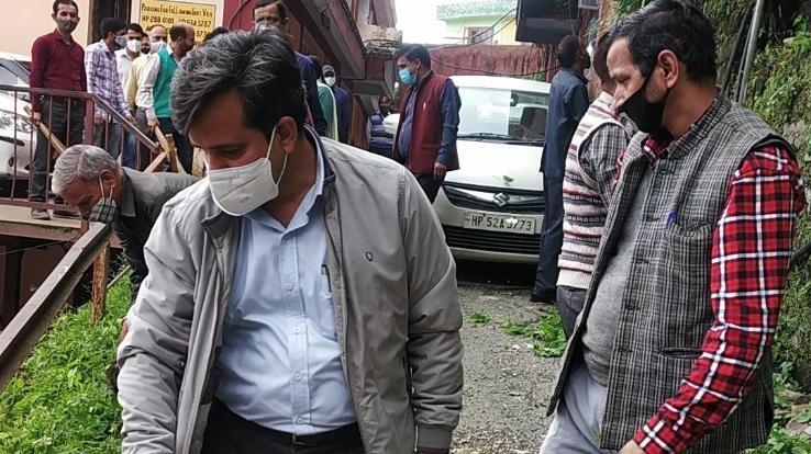 शिमला : राज्य कर एवं उत्पाद शुल्क मुख्यालय के साथ-साथ क्षेत्रीय कार्यालयों में भी आयोजित किया गया स्वच्छता कार्यक्रम