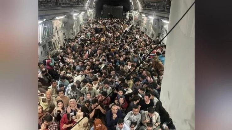 Taliban fear in Afghanistan, more than 640 people boarded the plane