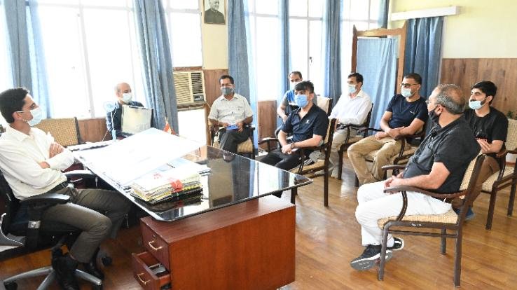 सोलन : नौणी विश्वविद्यालय के अधिकारियों ने अफगान छात्रों से की बातचीत, परिवार का जाना हाल