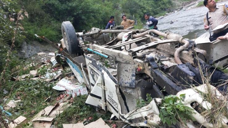 Road accident occurred in Theog of Shimla, death of two brothers