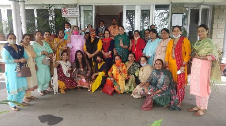 हमीरपुर : अपने भाई अनुराग ठाकुर को सर-आंखो पर बिठाने के लिए उत्सुक महिला मोर्चा