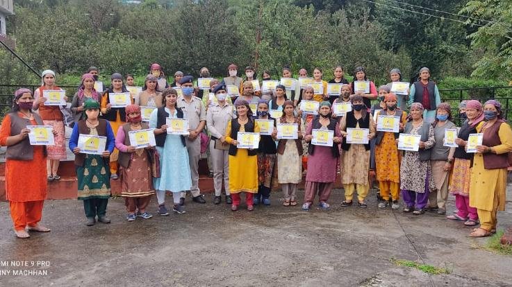 रोहड़ू : जागृति अभियान के तहत महिलों और किशोरियों को उनके कानूनी अधिकारो के विषय में किया गया जागरूक