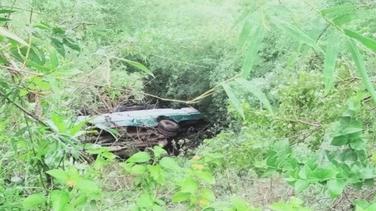 सोलन : नालागढ़ में गहरी खाई में गिरी बस, लगभग 12 यात्री घायल
