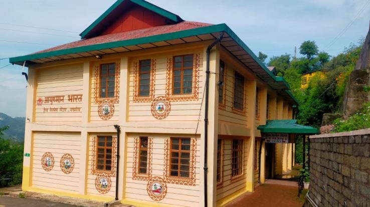 दाड़लाघाट : नियमित डॉक्टर न मिलने से लोगों को झेलनी पड़ रही भारी परेशानी 