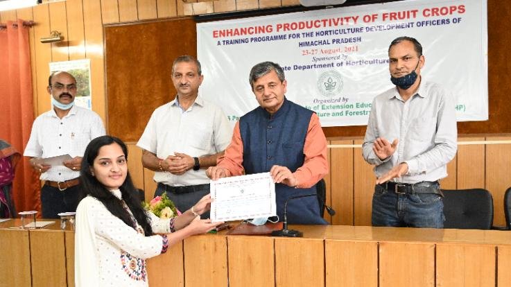 Solan: Bringing new technology and government schemes to farmers - Dr. Kaushal
