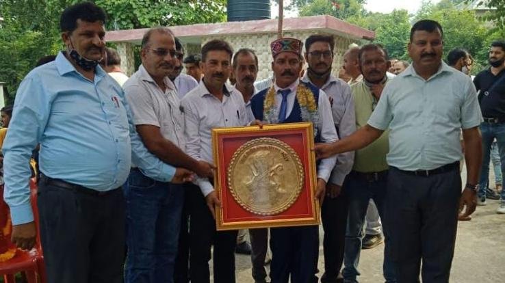 ज्वालामुखी : अध्यापक संघ देहरा ने सम्मानित किए अध्यापक राजिंदर कुमार