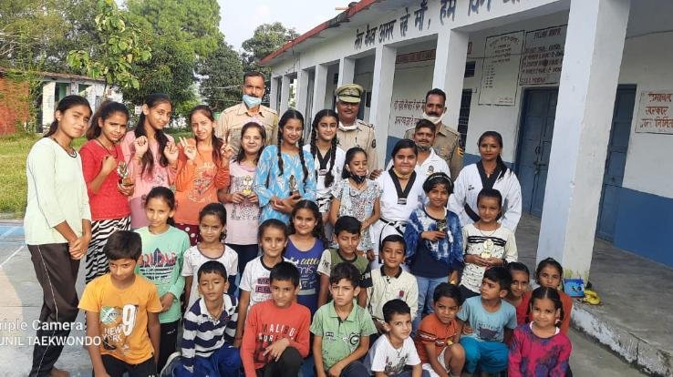 Jwalamukhi: Himachal Martial Arts students honored by SHO Khundia