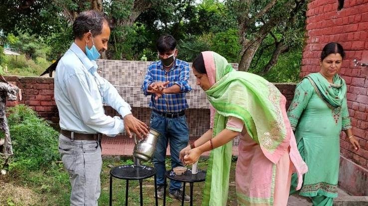 जसवां-परागपुर : रा.व.मा.पा कूहना में हैंडवाश की उपयोगिता को लेकर जागरुक्ता कार्यक्रम का आयोजन