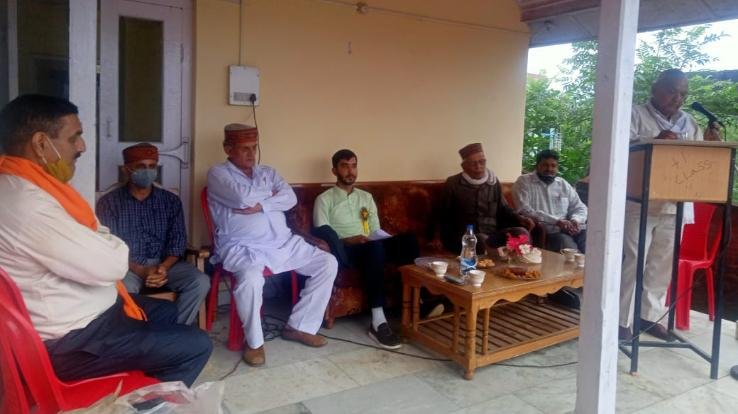 ज्वालामुखी: राज्य योजना आयोग के उपाध्यक्ष रमेश चंद ध्वाला ने बारी कलां में लगाया खुला दरबार