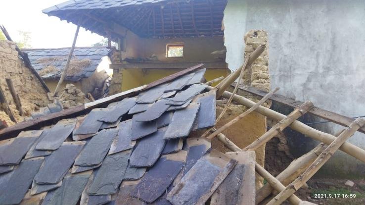 Jwali: The slate-collared house got affected by the rain