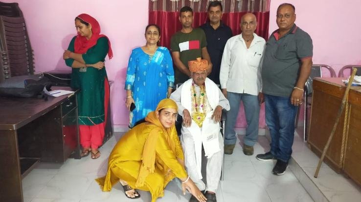 देहरा:डोहग पलोटी में सेवा सप्ताह में बुजुर्गों को किया सम्मानित