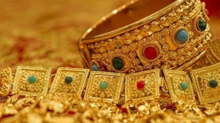 Silver prices decreased, gold prices increased