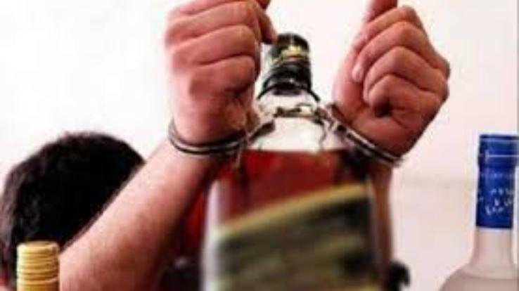 डाडासीबा : दुकानदार से पकड़ी 12 बोतल देसी शराब