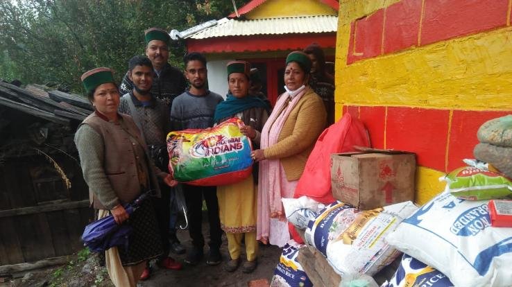 किन्नौर : अग्निकांड से प्रभावित हुए लोगो के लिए पहुंचाई गई राहत सामग्री 