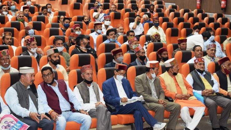 कुल्लू : अंतरराष्ट्रीय दशहरा उत्सव के आयोजन को लेकर गोविंद सिंह ठाकुर ने बुलाई देव कारदारों की बैठक