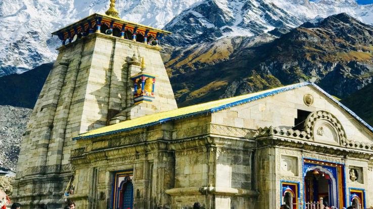 Visitors protested against the necessity of Chardham Yatra e-pass, Kedar Ghati market closed