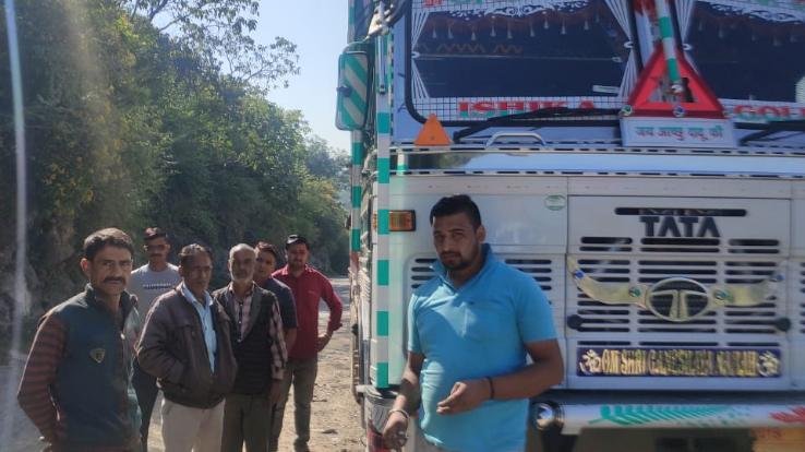  दाड़लाघाट में गाड़ी से तेल चोरी होने का सिलसिला फिर शुरू