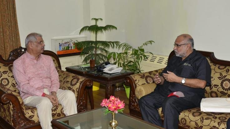 Shimla: Avinash Rai Khanna calls on the Governor
