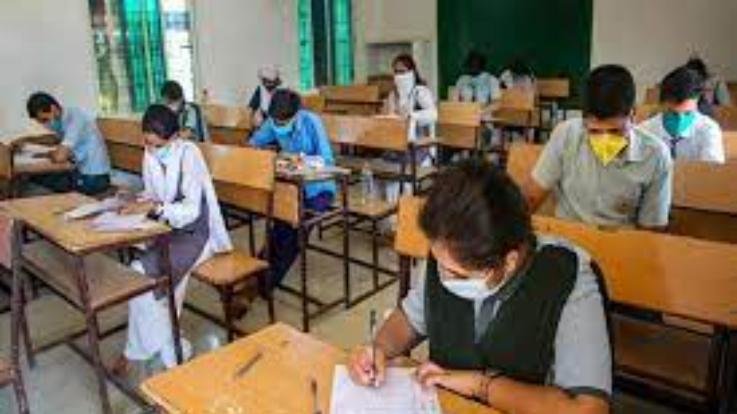 The attendance of students increased by seven percent on the second day in the schools of the state
