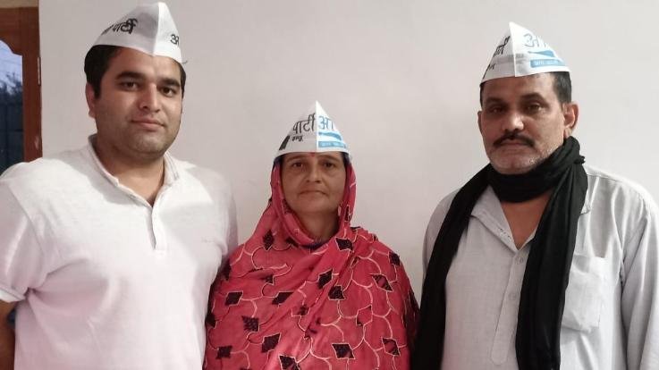 ज्वालामुखी : बीजेपी छोड आम आदमी पार्टी में शामिल हुई पूर्व महिला प्रधान