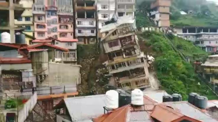 शिमला में गिरी 8 मंजिला इमारत, कोई जानी नुकसान नही, आस-पास के भवनों को भी खतरा