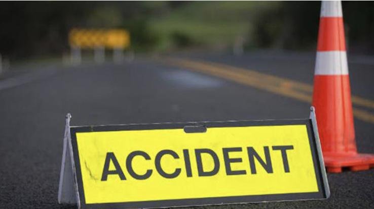 Delhi: Heavy collision between truck and Brezza car, 5 killed