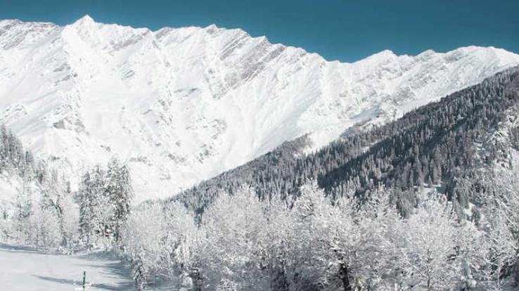 Fall in temperature due to rain and snowfall in Himachal Pradesh