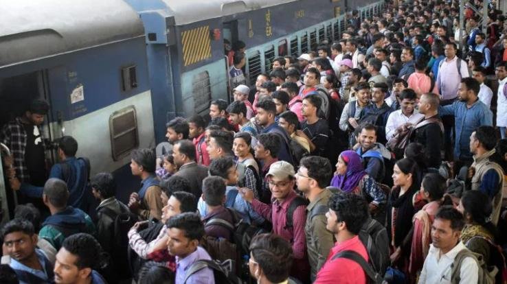 Platform ticket prices increased five times, Indian Railways decided to rein in the crowd