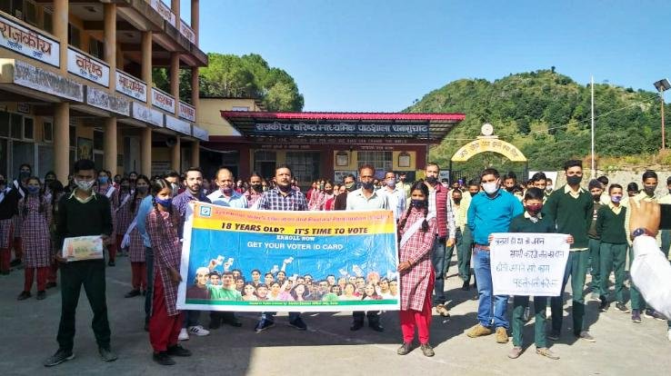 Solan: Awareness program organized in Dadlaghat College, told the importance of vote